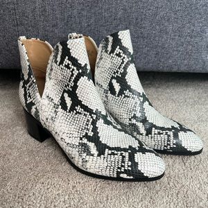 Franco Sarto Snake Print Booties Size 8.5 NWT